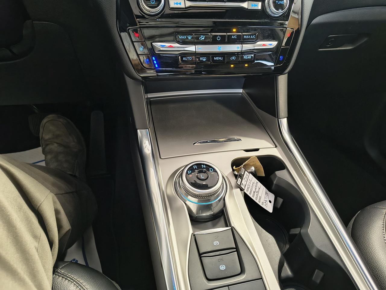 2022 Ford Explorer LIMITED Photo