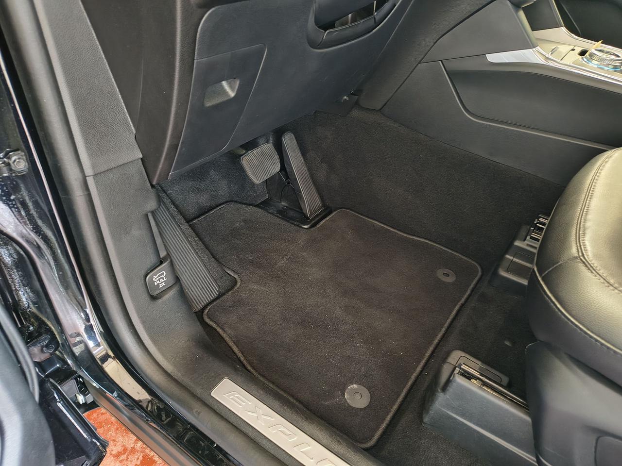 2022 Ford Explorer LIMITED Photo0
