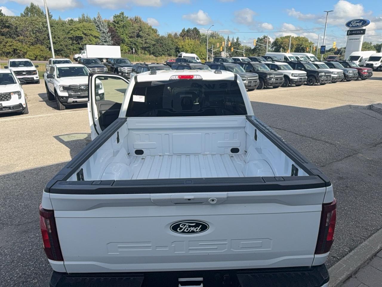 2026 Ford F-150 XLT 6.5'BOX, BLACK APPEARANCE PKG, BED UTILITY PKG Photo4