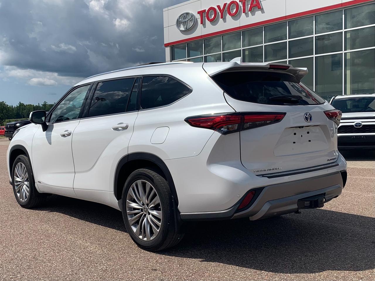 2023 Toyota Highlander Hybrid Platinum Photo