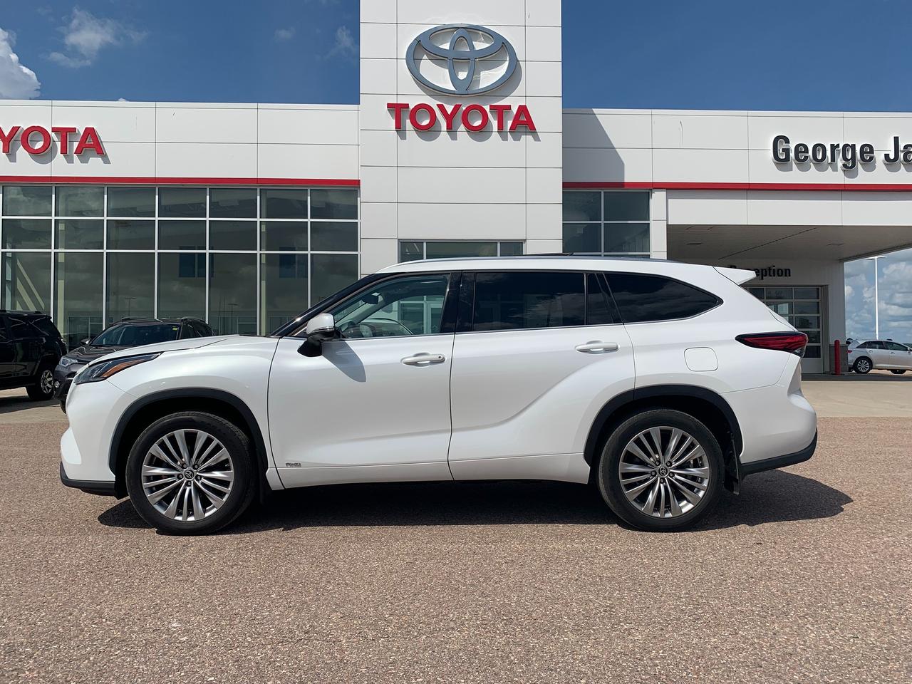 2023 Toyota Highlander Hybrid Platinum Photo1