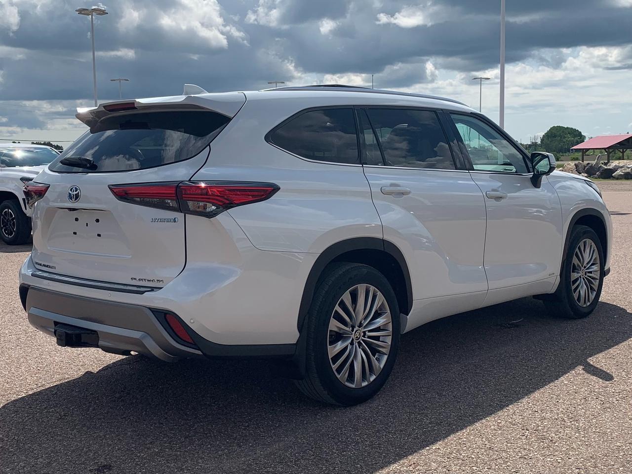 2023 Toyota Highlander Hybrid Platinum Photo
