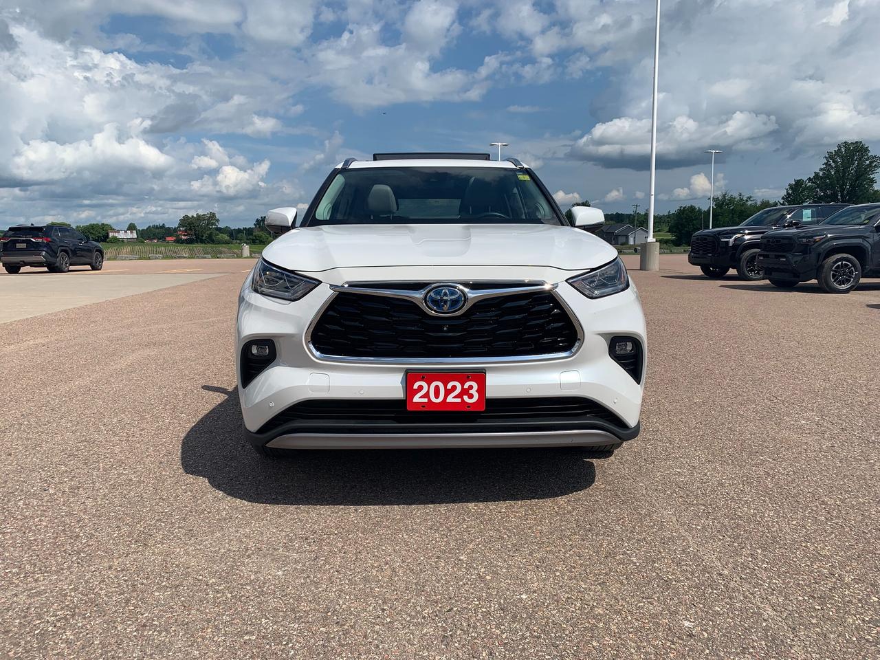 2023 Toyota Highlander Hybrid Platinum Photo
