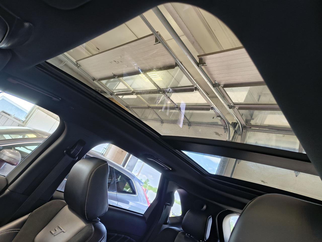 2022 Ford Edge ST Photo0