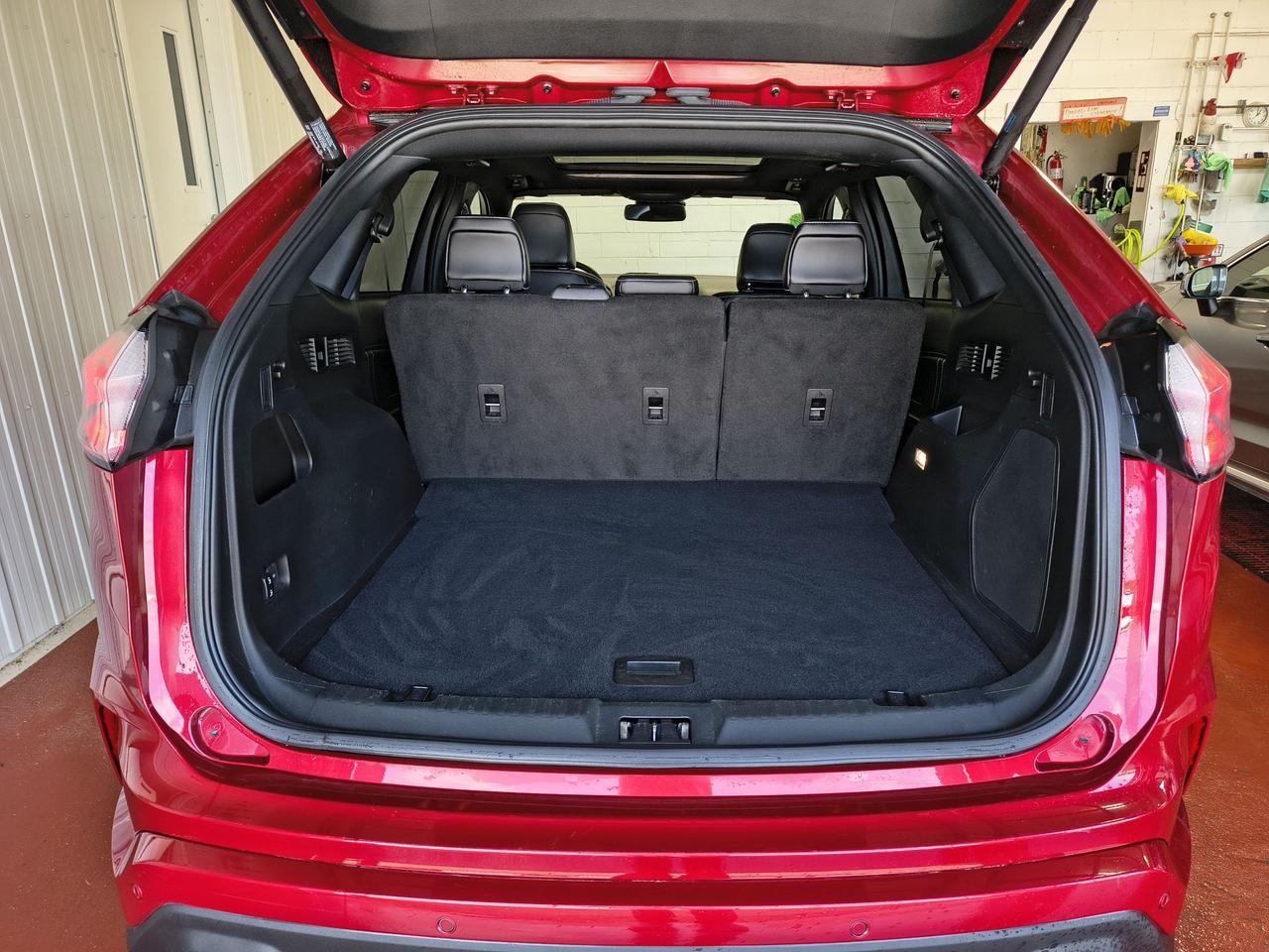 2022 Ford Edge ST Photo0