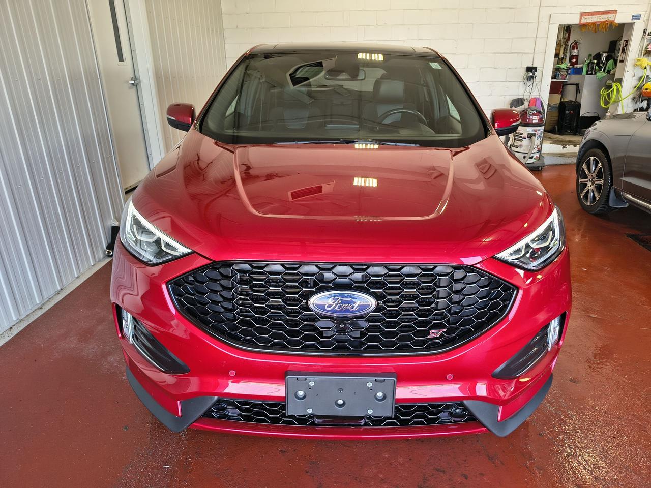 2022 Ford Edge ST Photo0