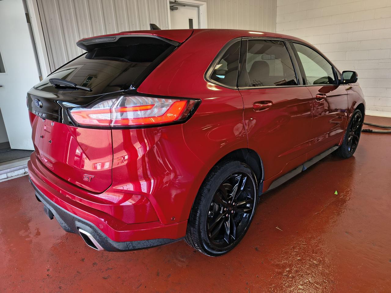 2022 Ford Edge ST Photo