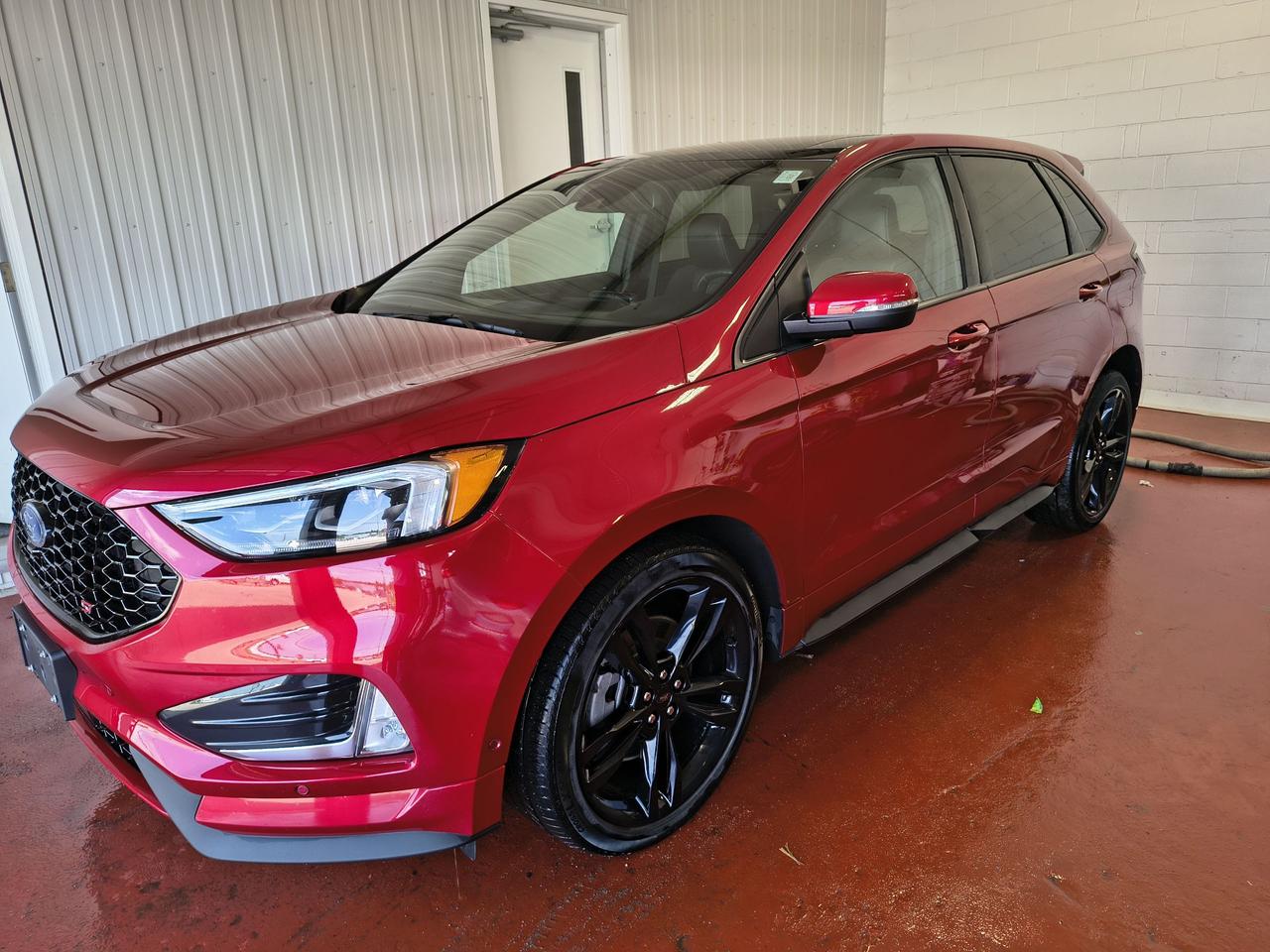 2022 Ford Edge ST Photo0