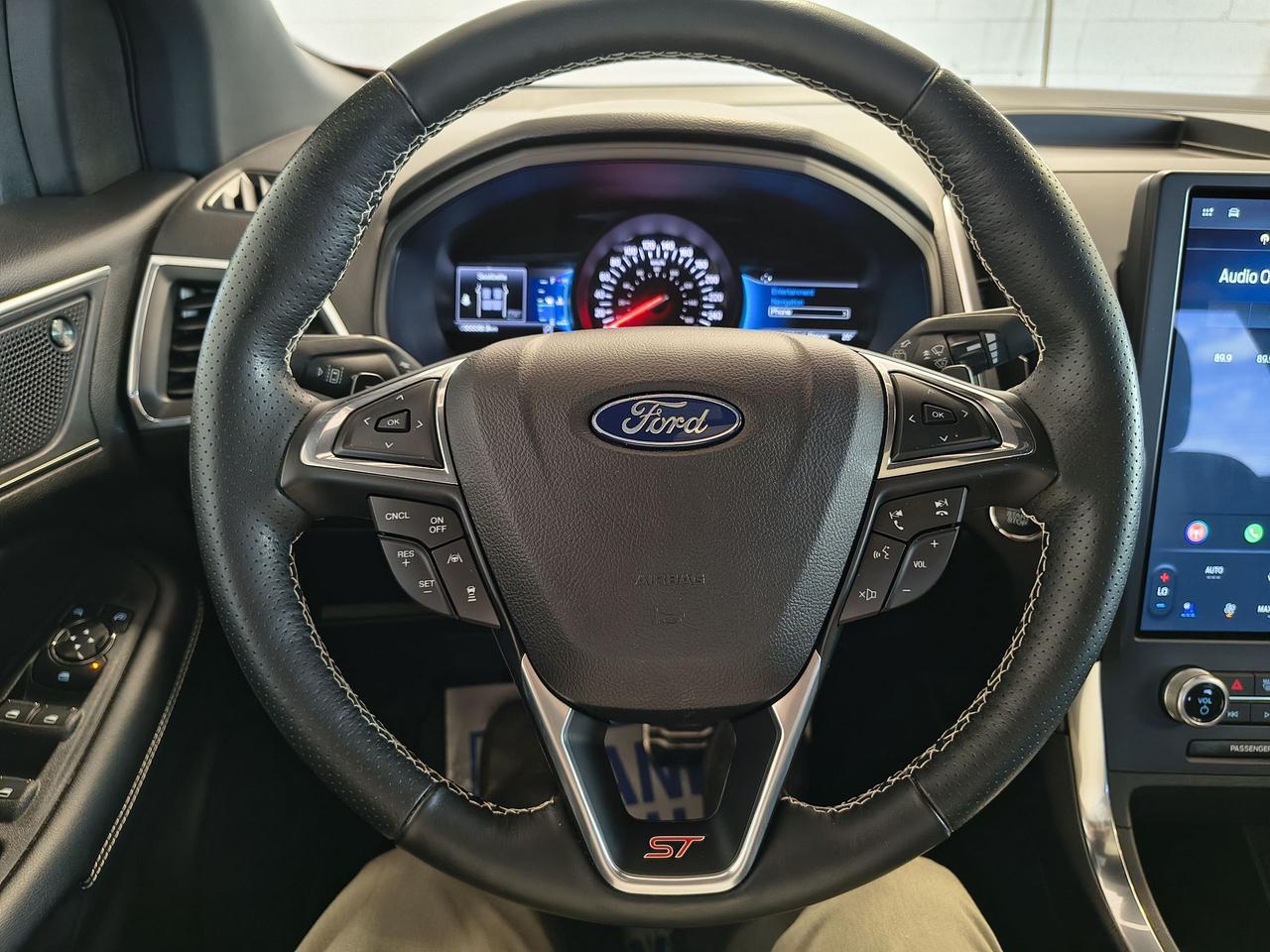 2022 Ford Edge ST Photo
