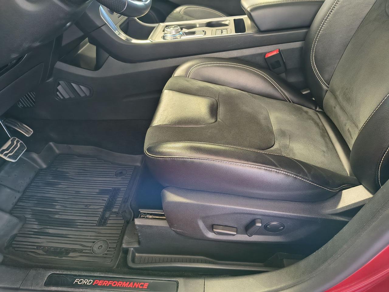 2022 Ford Edge ST Photo0