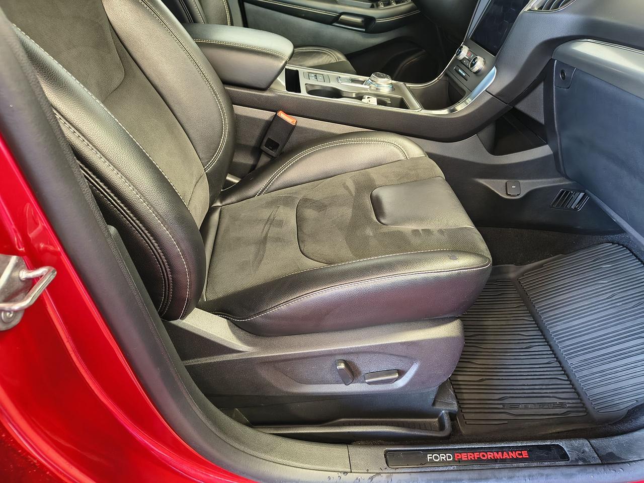 2022 Ford Edge ST Photo