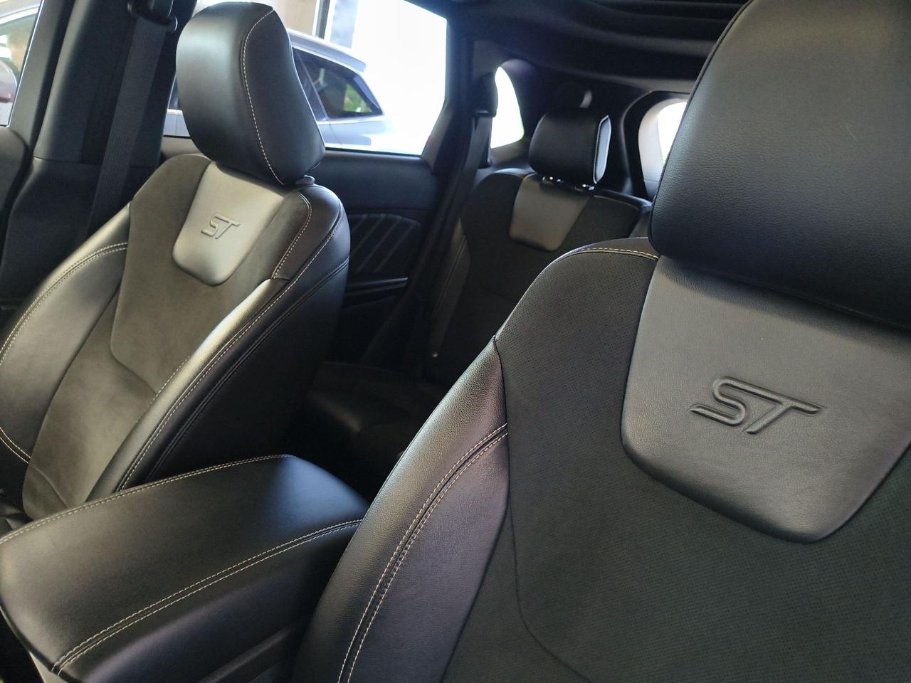 2022 Ford Edge ST Photo0