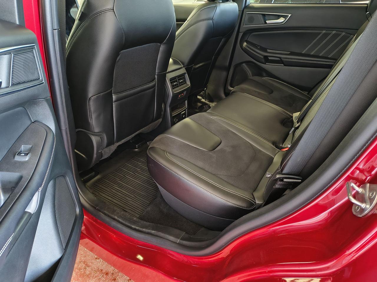 2022 Ford Edge ST Photo0