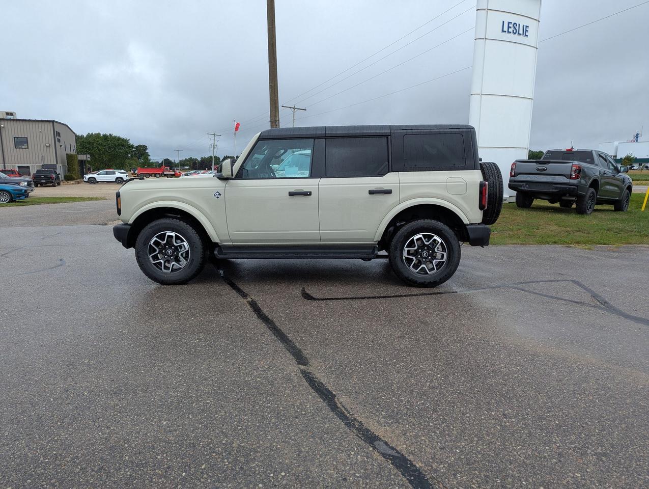 2026 Ford Bronco Outer Banks 4X4 Photo2