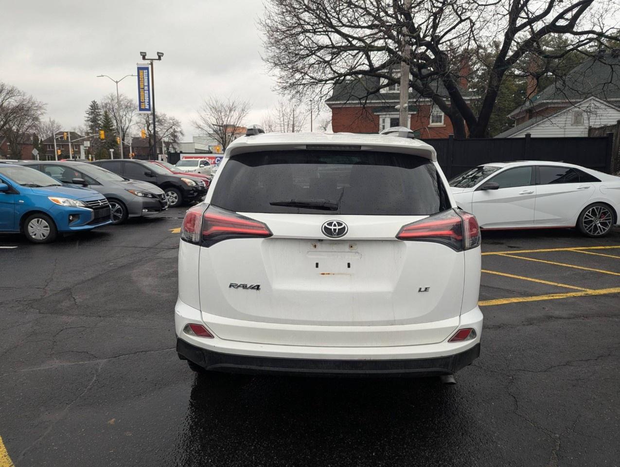 2016 Toyota RAV4 LE Photo