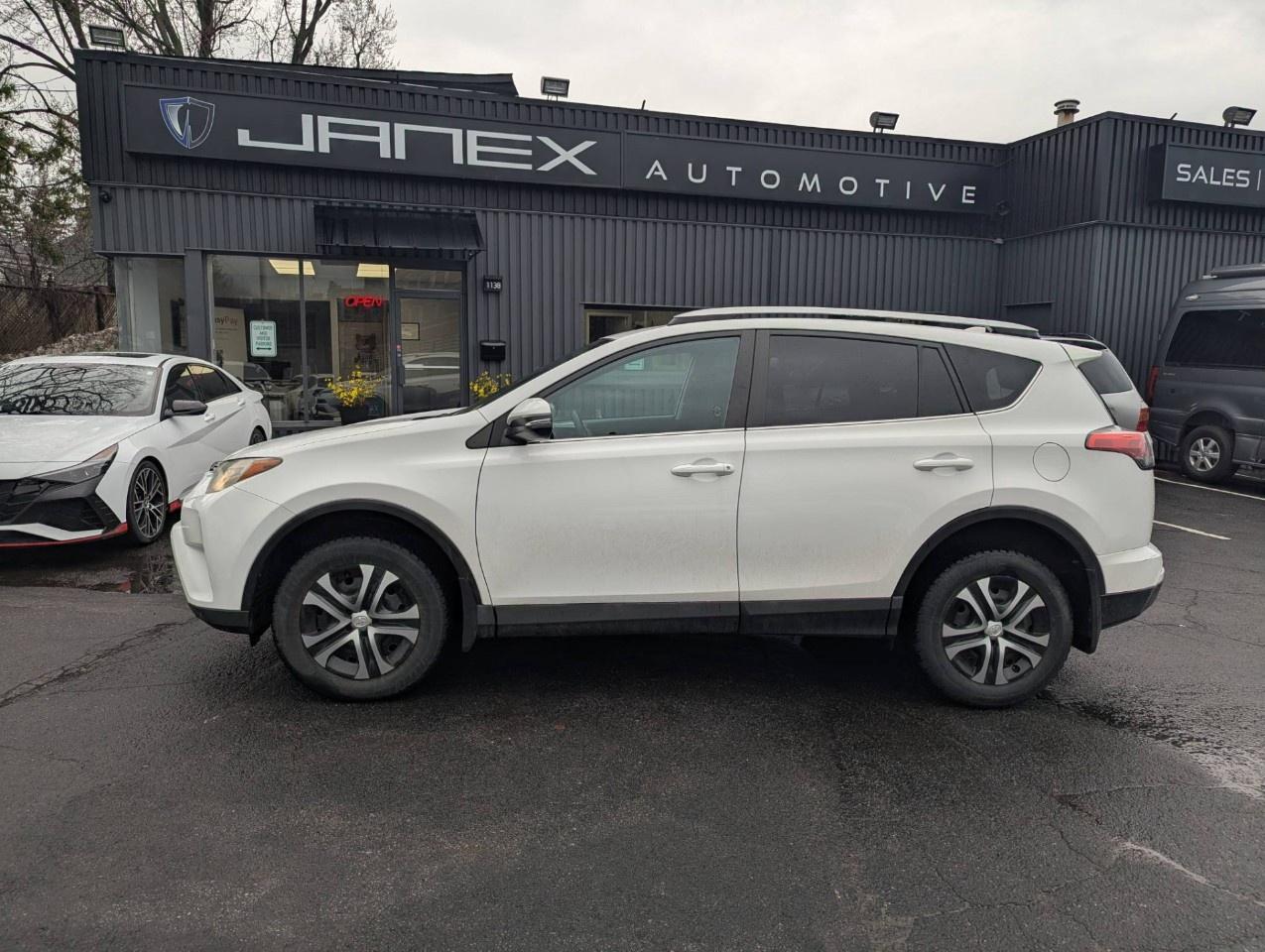 2016 Toyota RAV4 LE Photo