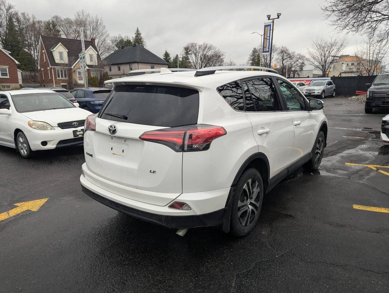 2016 Toyota RAV4 LE Photo