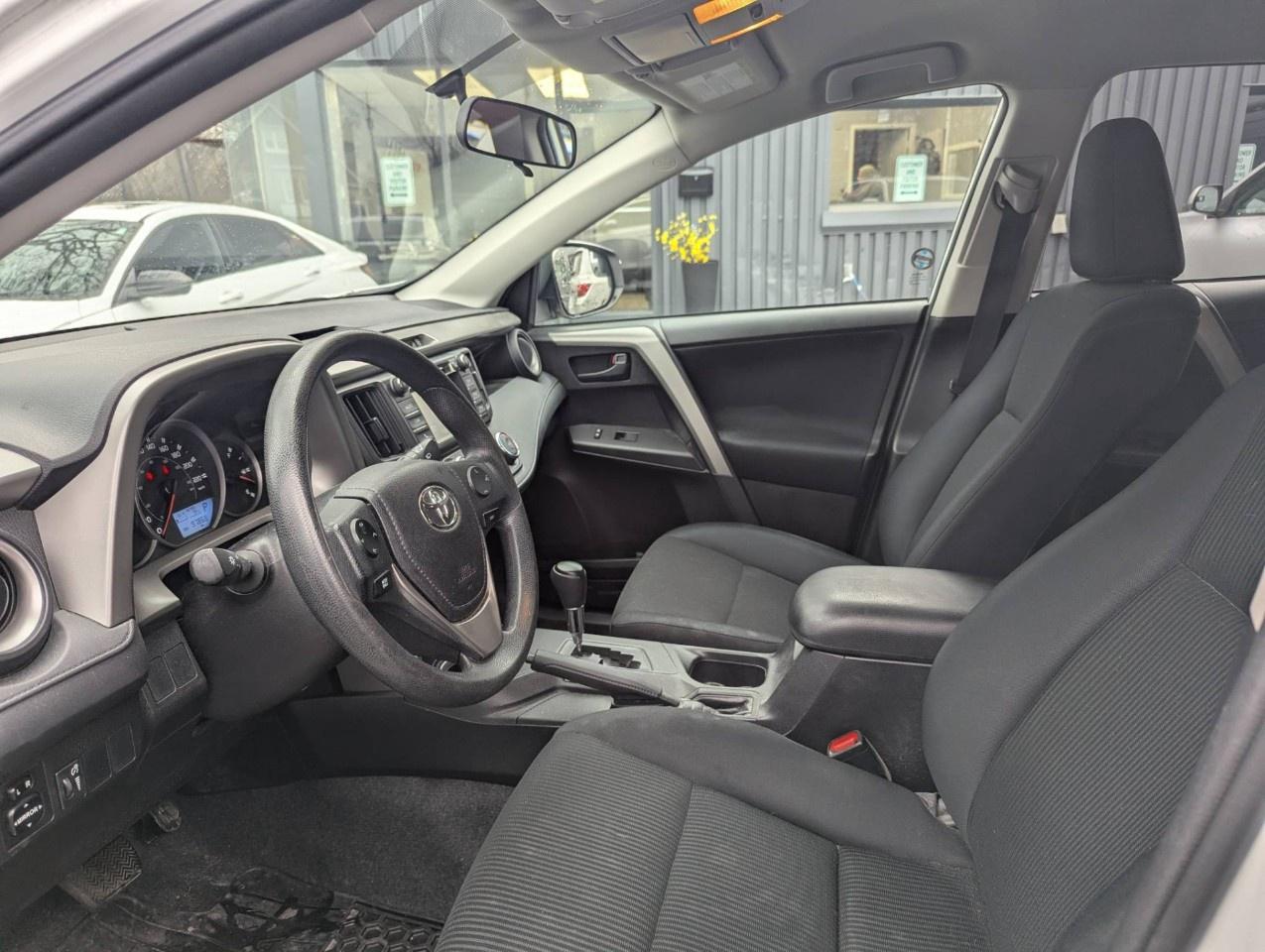 2016 Toyota RAV4 LE Photo