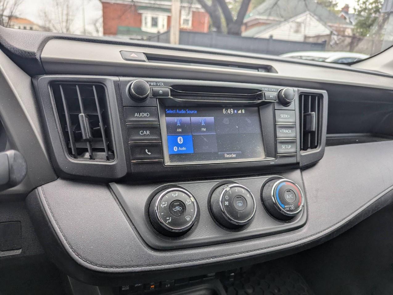2016 Toyota RAV4 LE Photo