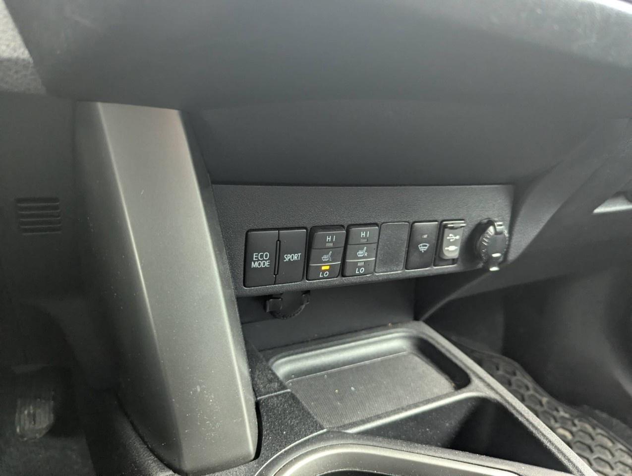 2016 Toyota RAV4 LE Photo