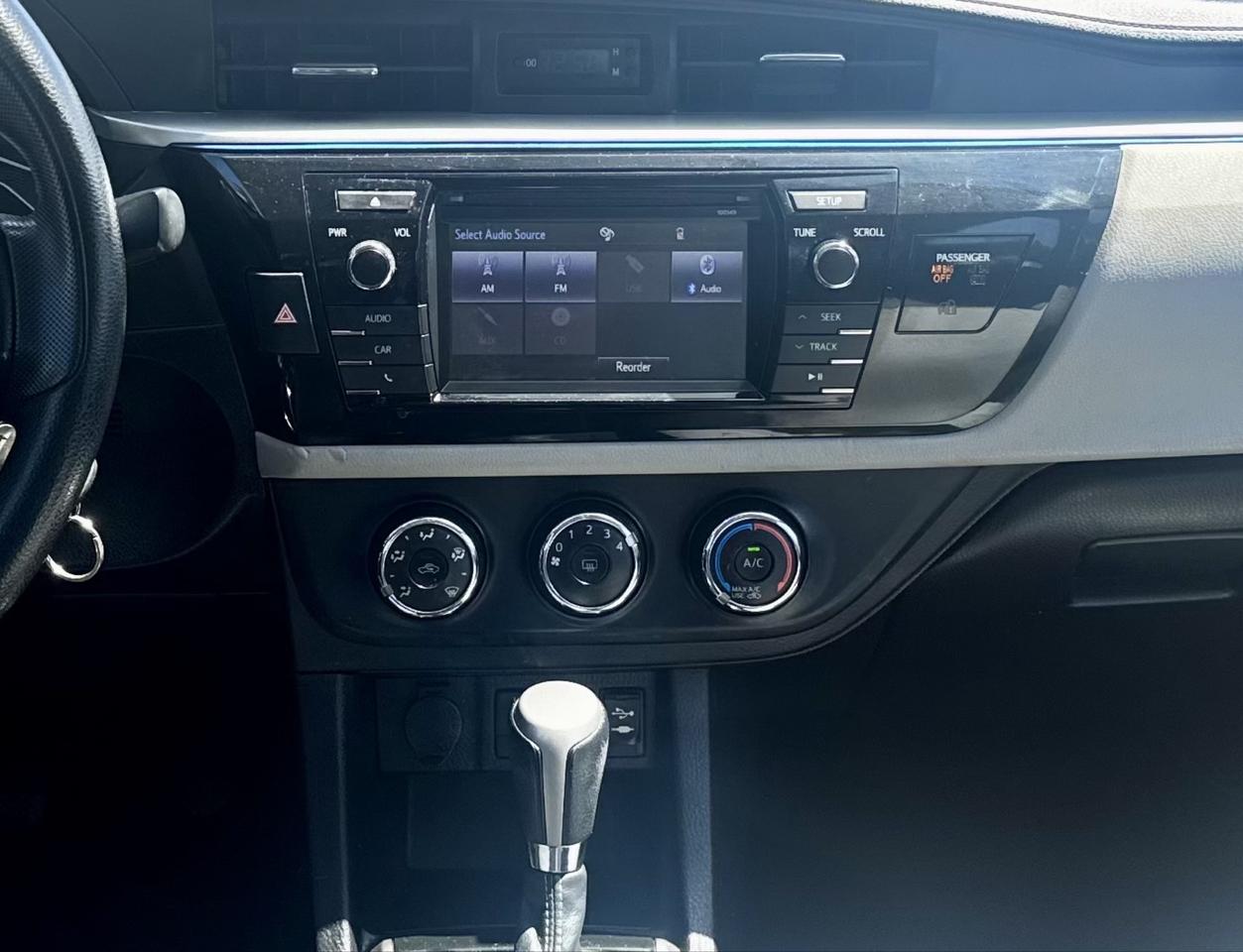 2015 Toyota Corolla FINANCING AVAILABLE Photo13