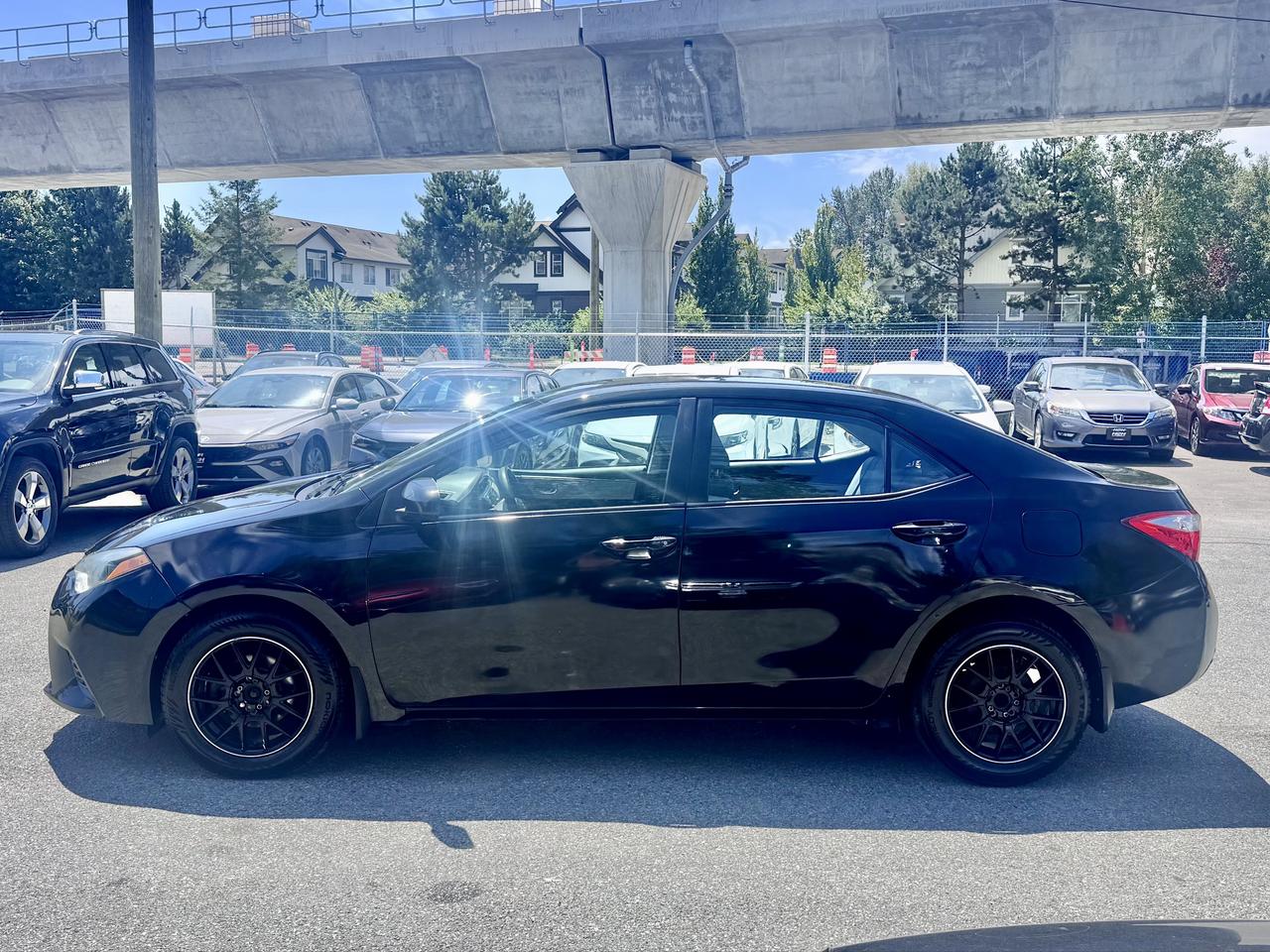 2015 Toyota Corolla FINANCING AVAILABLE Photo8