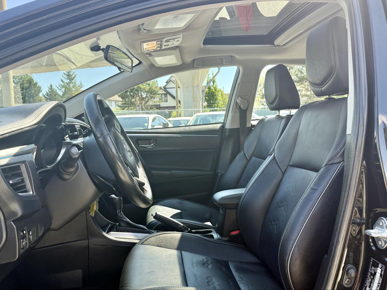 2014 Toyota Corolla FINANCING AVAILABLE Photo9