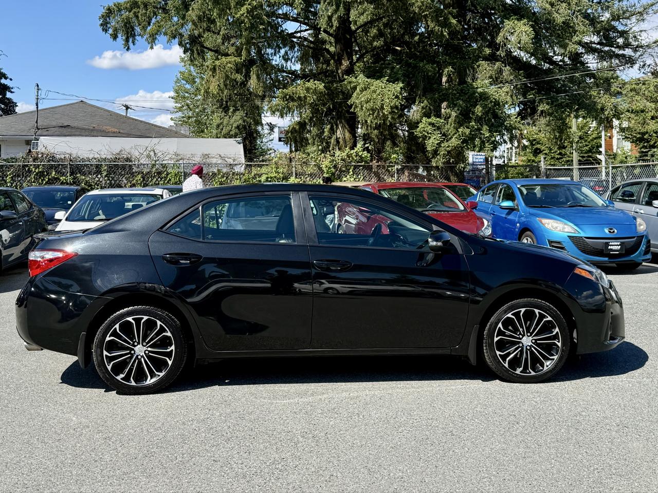 2014 Toyota Corolla FINANCING AVAILABLE Photo4