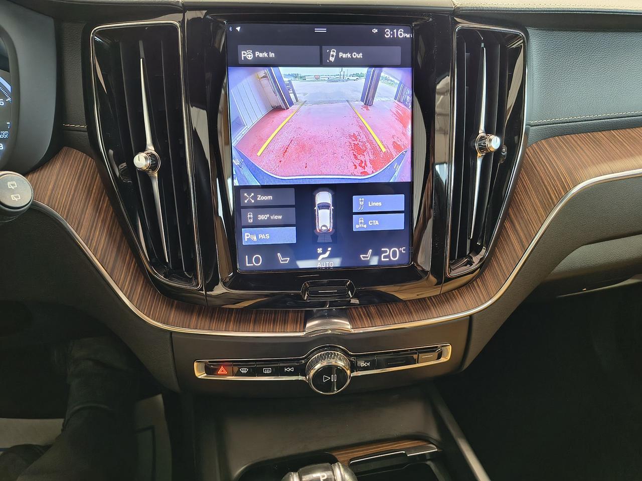 2020 Volvo XC60 Inscription Photo0