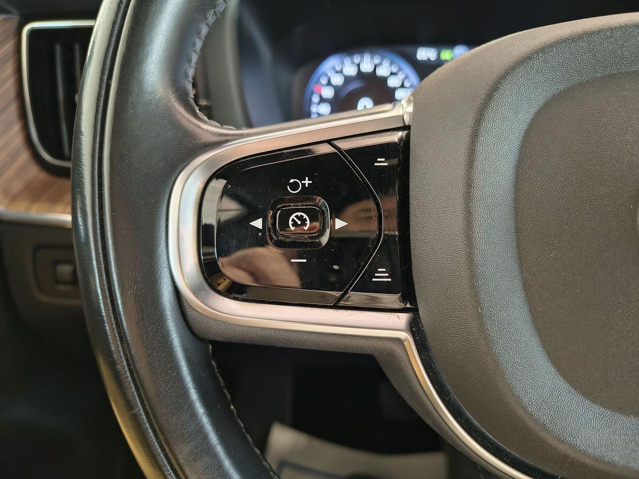 2020 Volvo XC60 Inscription Photo0