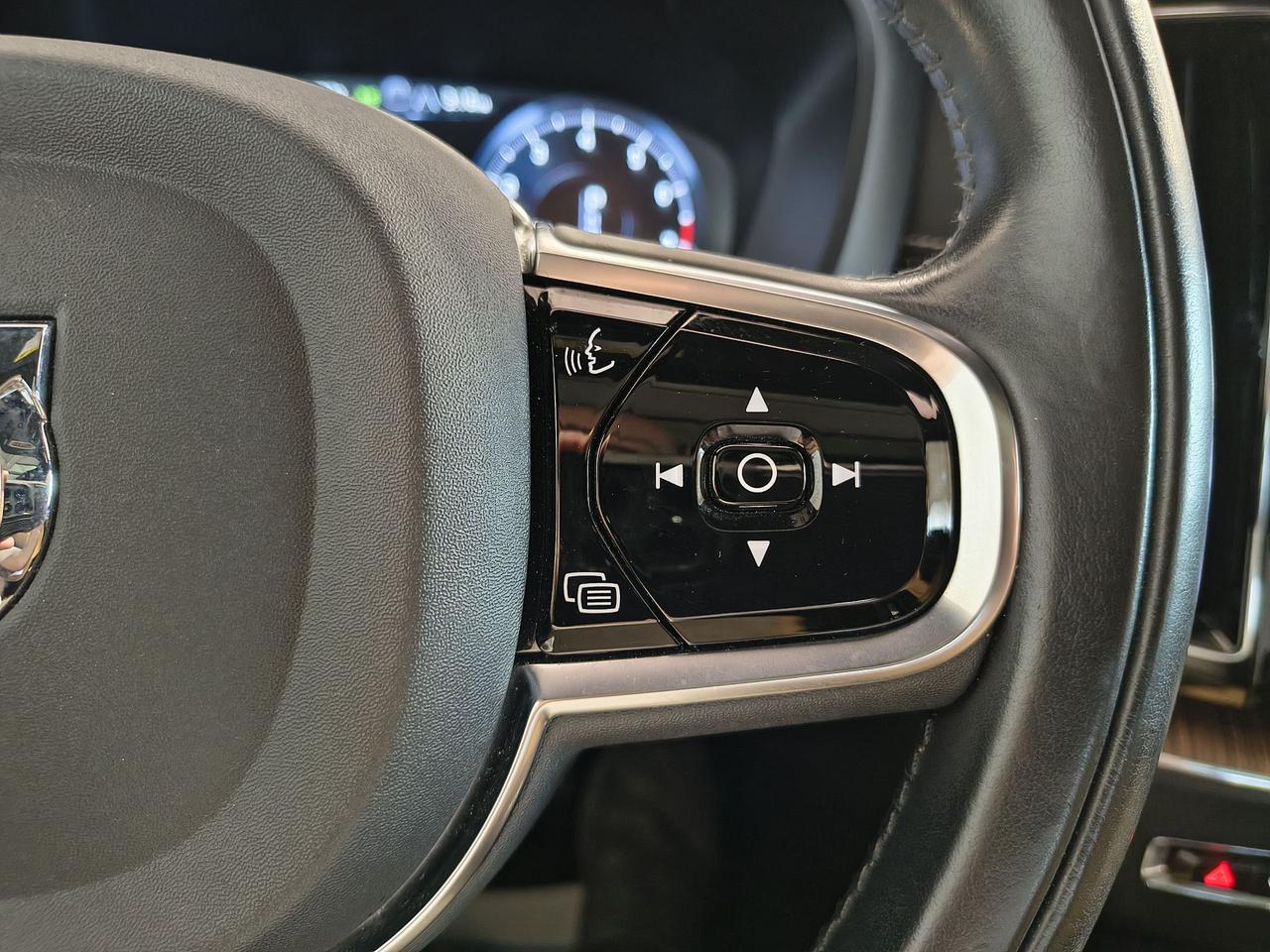 2020 Volvo XC60 Inscription Photo0