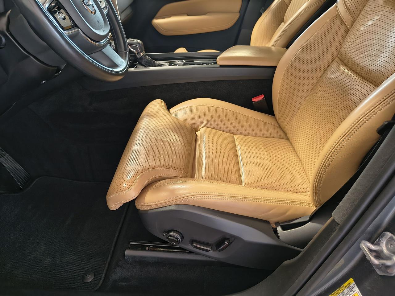 2020 Volvo XC60 Inscription Photo0