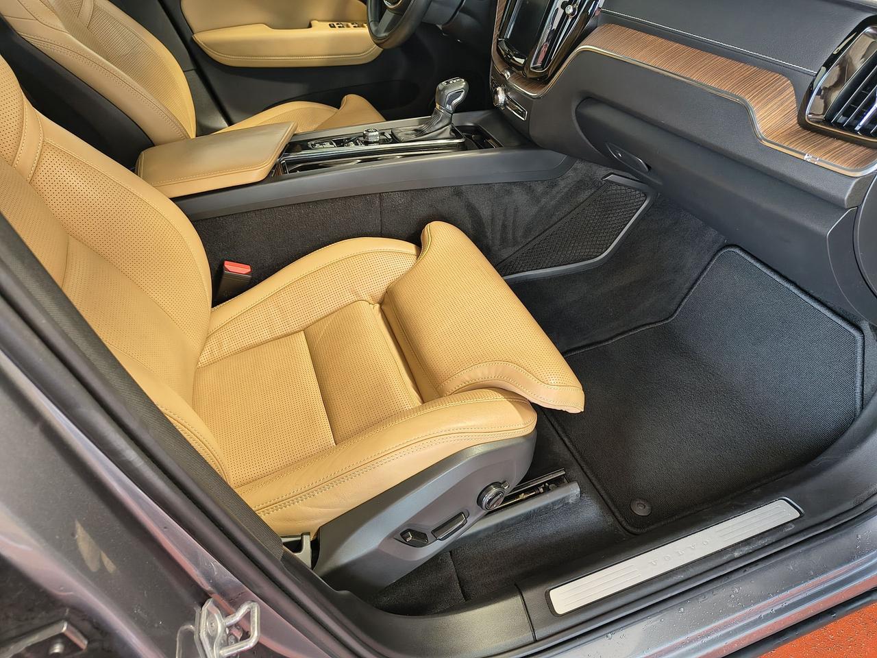 2020 Volvo XC60 Inscription Photo0