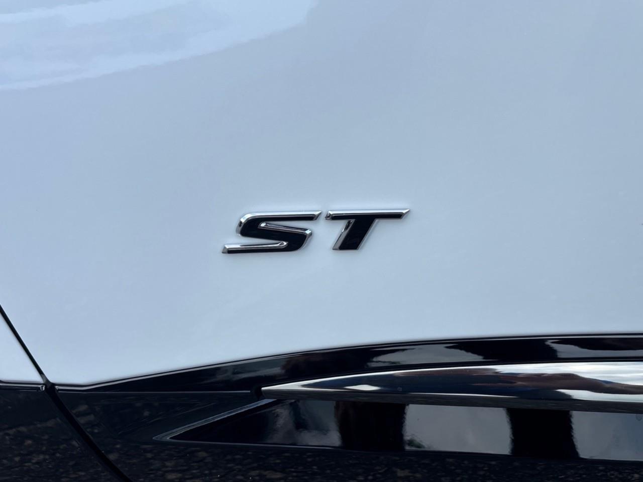 2026 Buick Envision Sport Touring New 2026 5 Passenger AWD SUV with Panoramic Sunroof, Heated Front Seats, Heated Steering Wheel, Heated Second Row Outboard Seats, Heads-Up Display, 30 Ultra-Wide Diagonal Screen, Adaptive Cruise Contr Photo