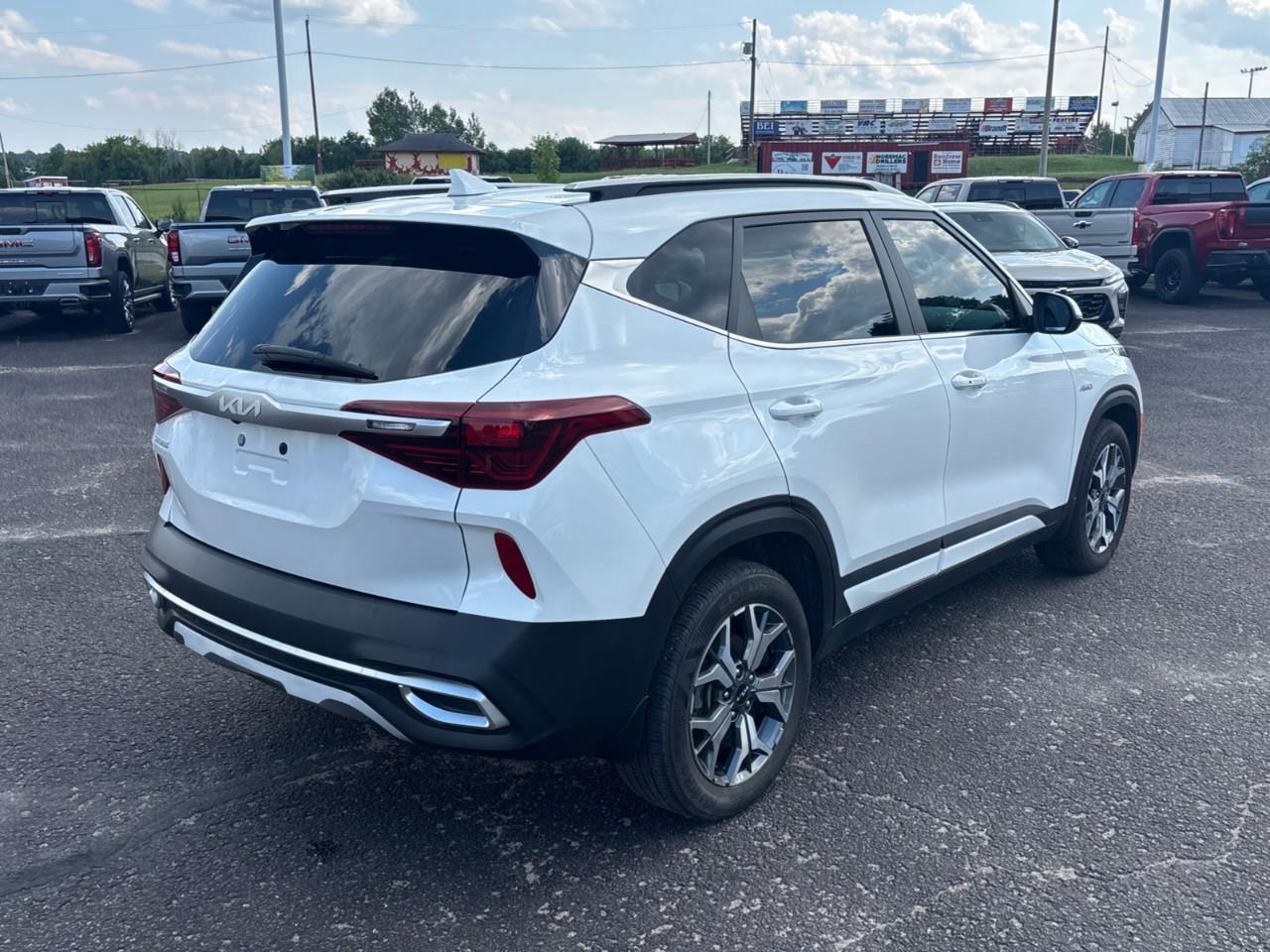 2023 Kia Seltos EX Used 5 Passenger AWD SUV with Heated and Cooled Front Seats, Heated Steering Wheel, Navigation and a Power Sunroof Photo
