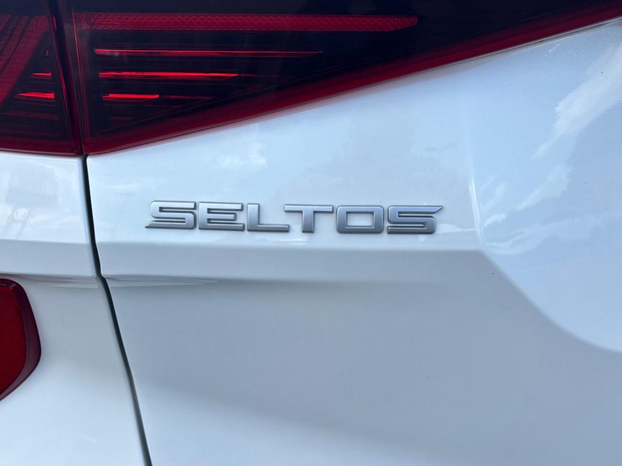 2023 Kia Seltos EX Used 5 Passenger AWD SUV with Heated and Cooled Front Seats, Heated Steering Wheel, Navigation and a Power Sunroof Photo