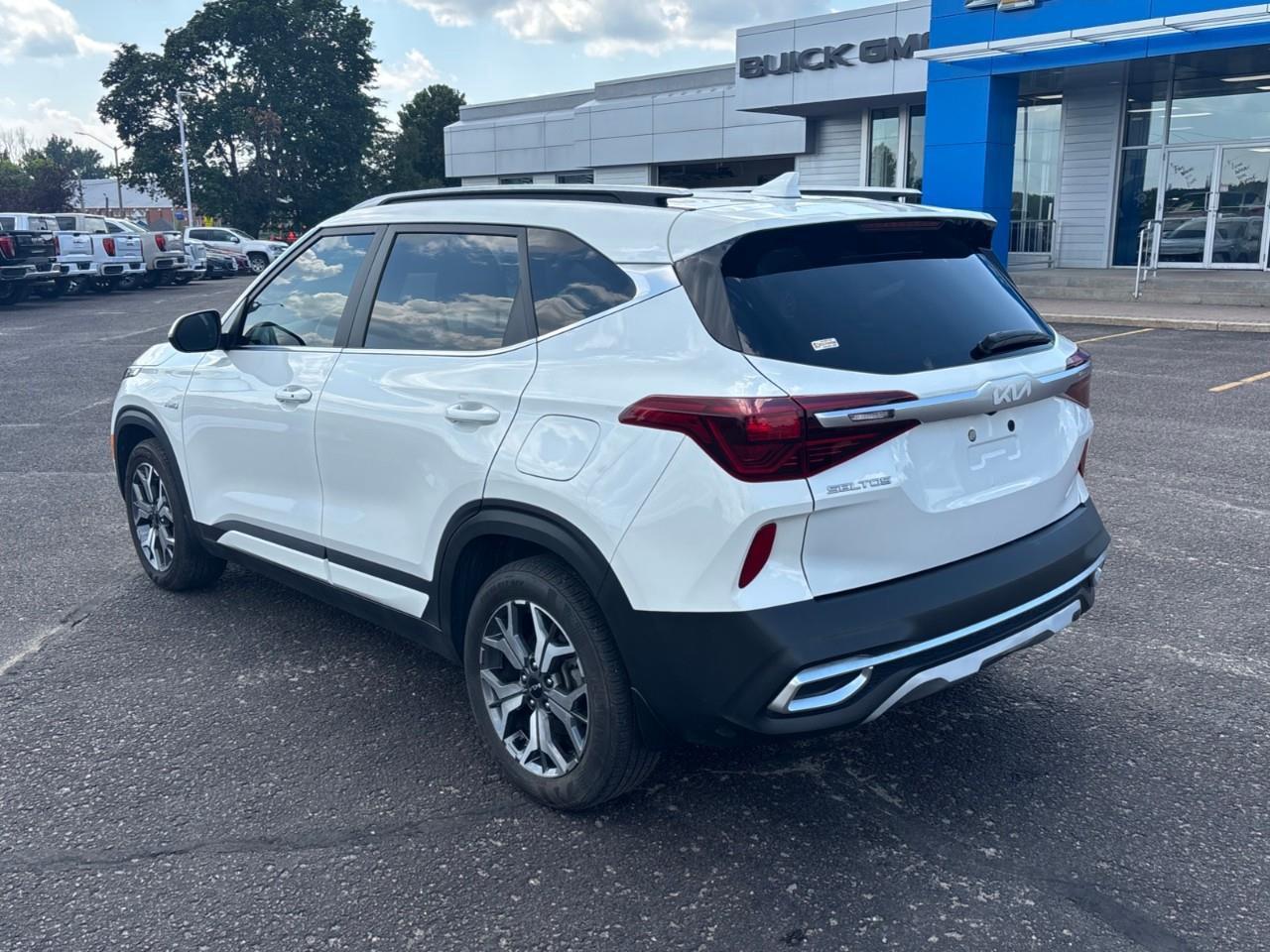 2023 Kia Seltos EX Used 5 Passenger AWD SUV with Heated and Cooled Front Seats, Heated Steering Wheel, Navigation and a Power Sunroof Photo