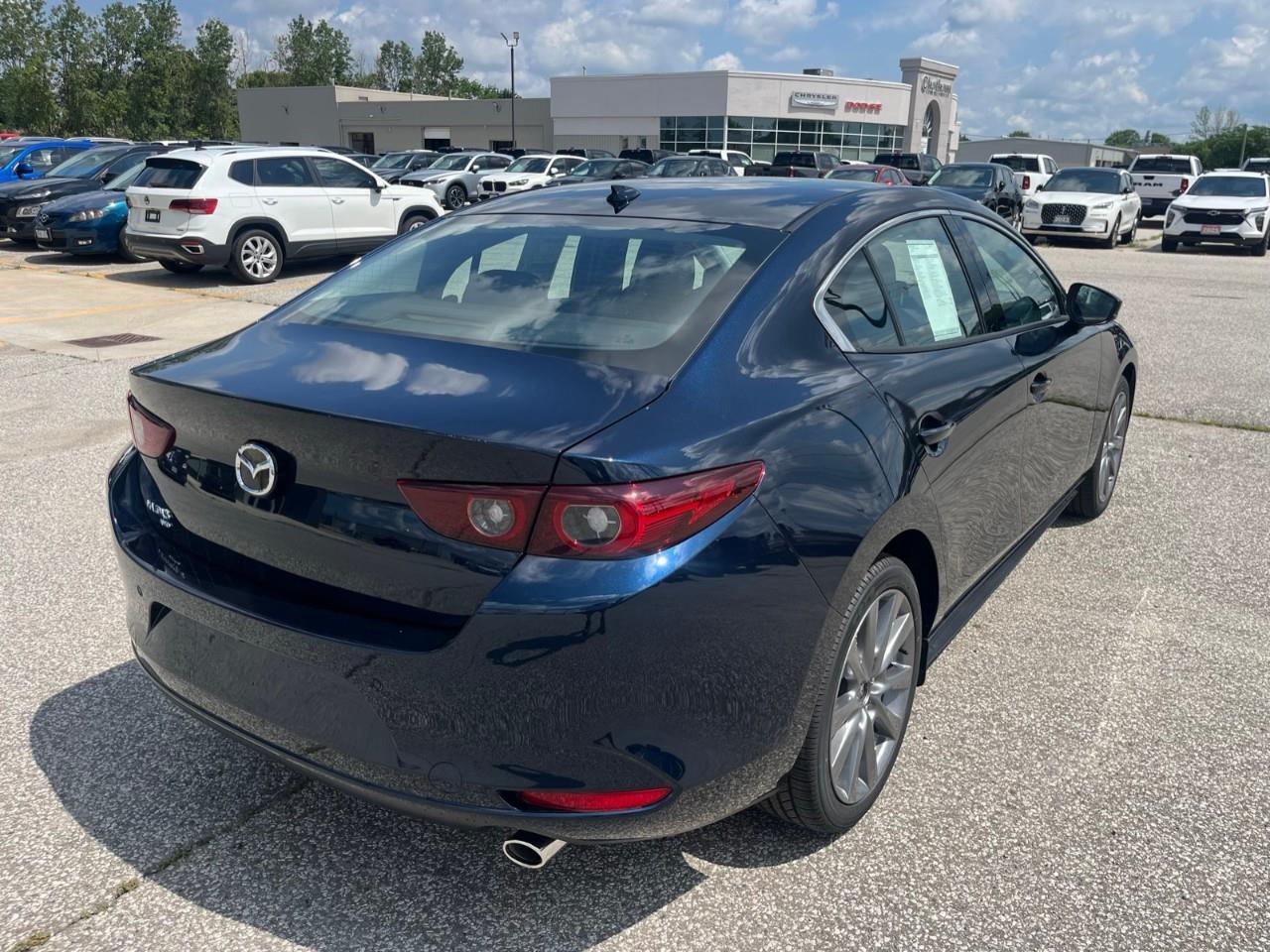 2026 Mazda MAZDA3 GT Photo4