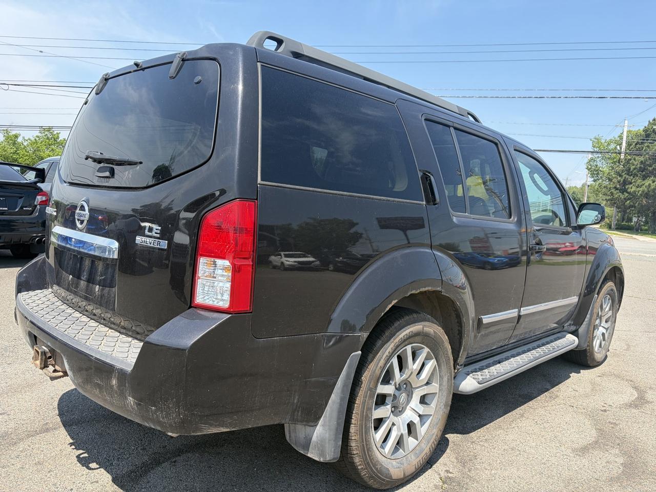 Used 2012 Nissan Pathfinder LE SILVER 4WD / AS TRADED / LEATHER & SUNROOF / DVD ENTERTAINMENT for sale in Truro, NS