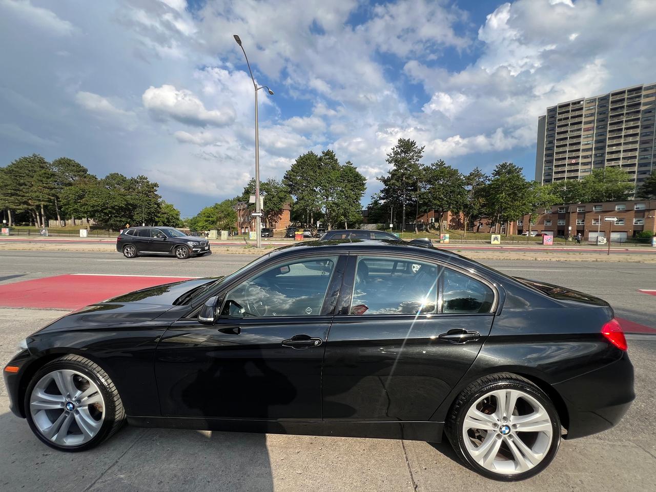 2014 BMW 3 Series 328i xDrive- LEATHER-SR/F-NAV-BACK CAM & MORE! Photo3