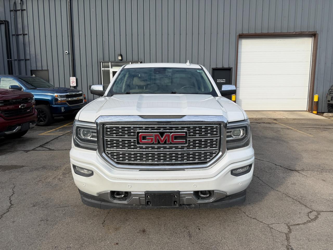 2017 GMC Sierra 1500 DENALI 6.2L V8 Photo2