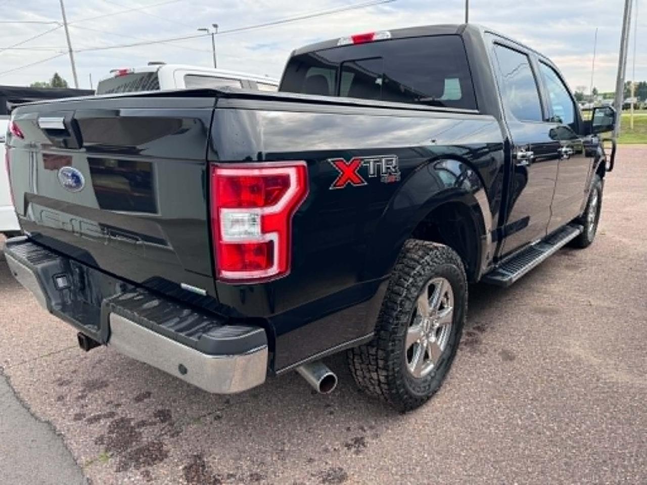 2019 Ford F-150 XLT Photo3