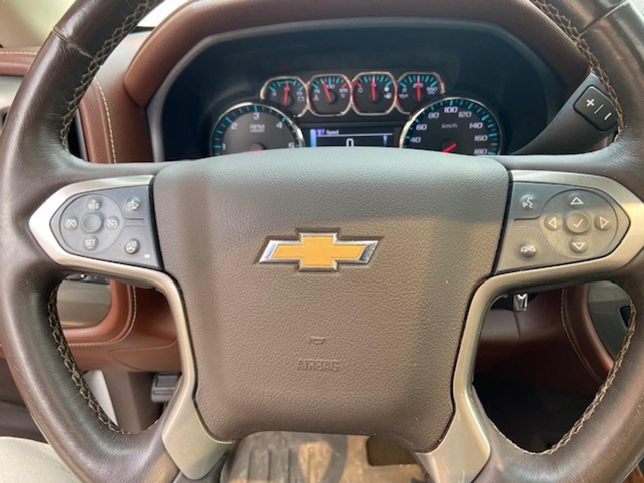 2016 Chevrolet Silverado 4WD Crew Cab 143.5" High Country Photo