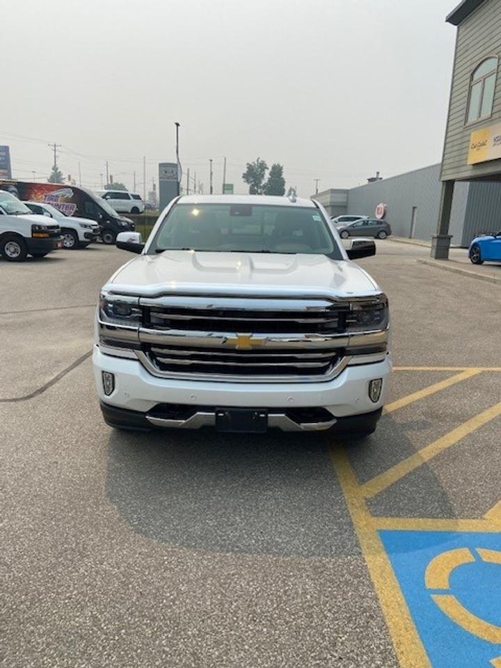 2016 Chevrolet Silverado 4WD Crew Cab 143.5" High Country Photo