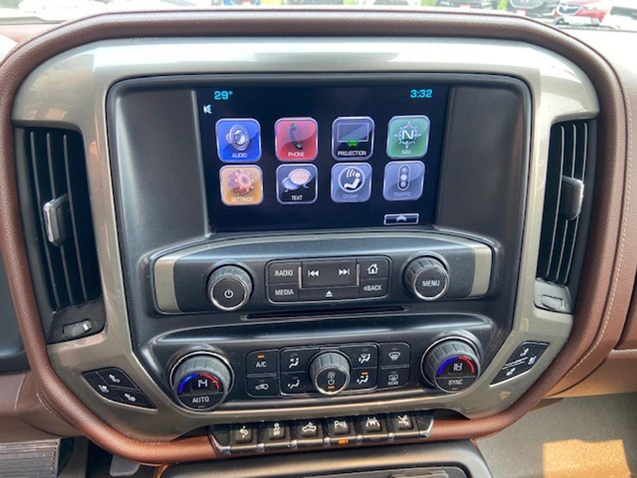 2016 Chevrolet Silverado 4WD Crew Cab 143.5" High Country Photo