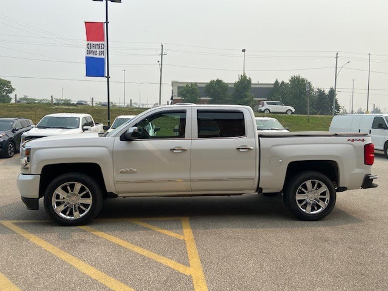 2016 Chevrolet Silverado 4WD Crew Cab 143.5" High Country Photo4
