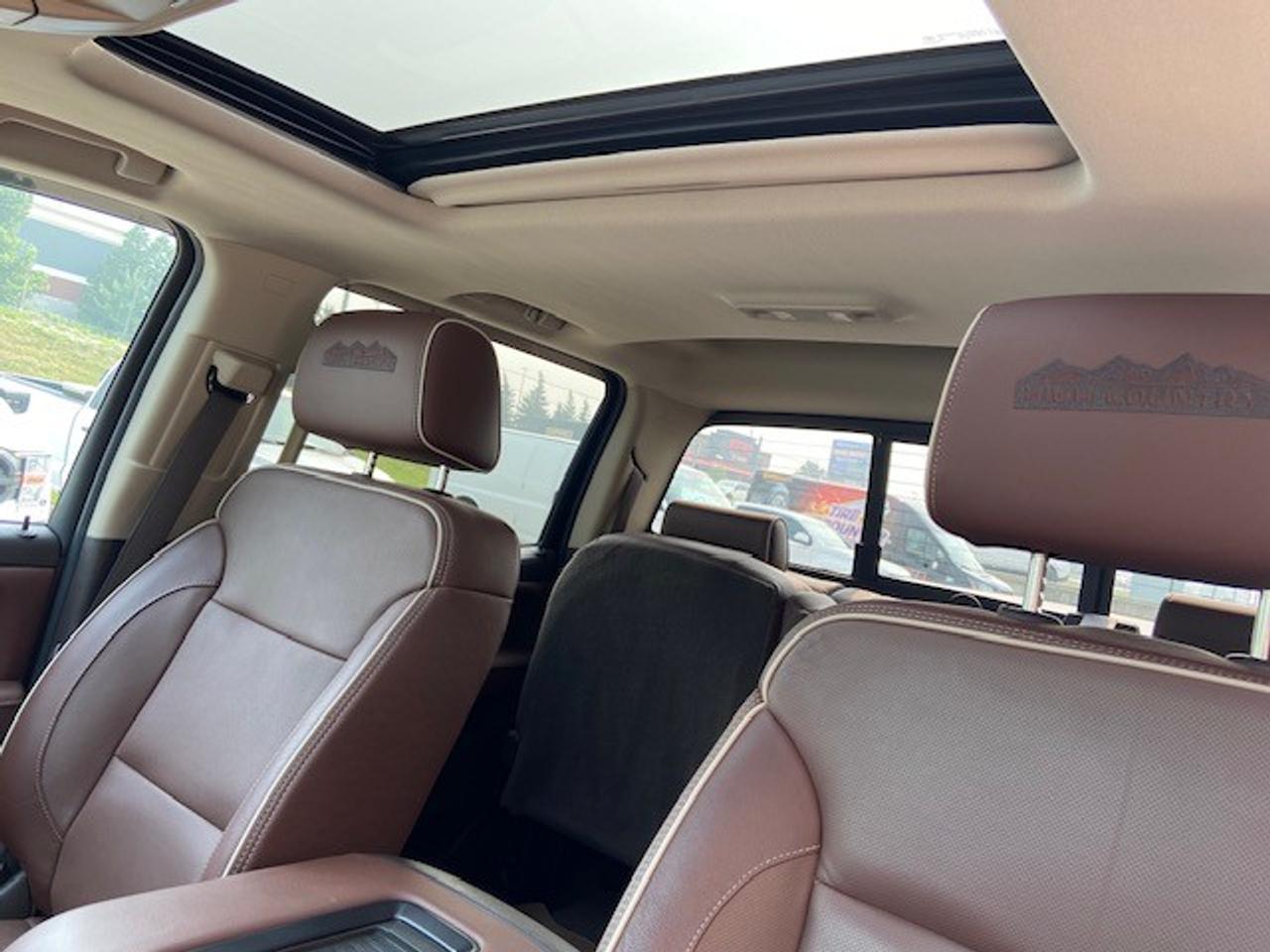 2016 Chevrolet Silverado 4WD Crew Cab 143.5" High Country Photo