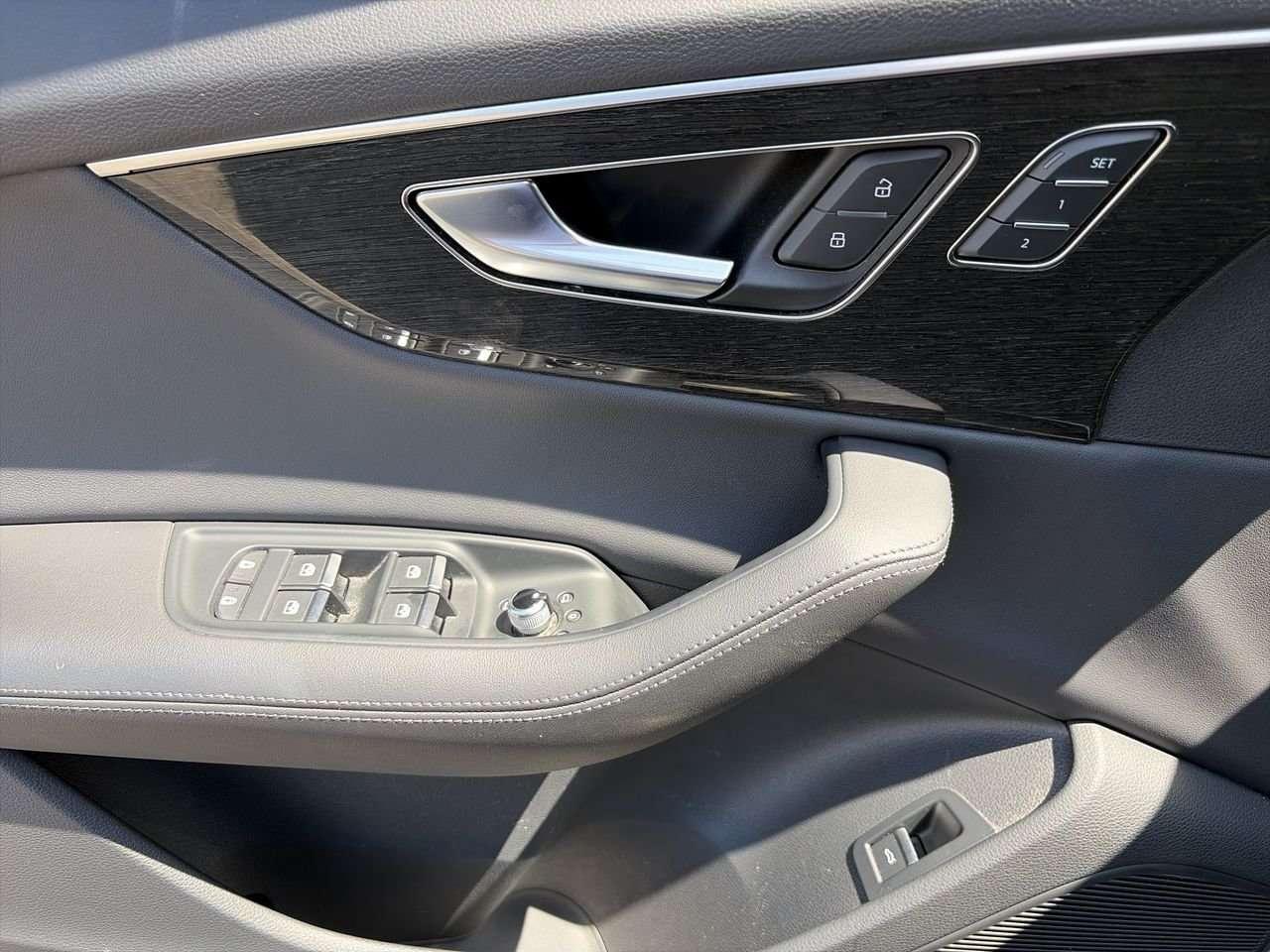 2023 Audi Q7 55 3.0T Technik quattro 8sp Tiptronic CLEAN CARFAX |  360-DEGREE TOP VIEW CAMERA | PANORAMIC SUNROOF Photo