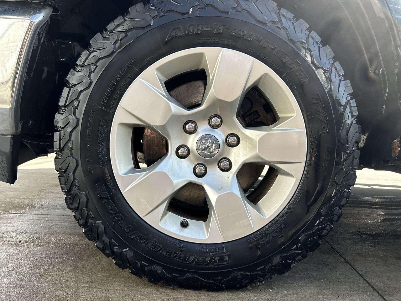 2019 RAM 1500 SXT 4X4 |CREW |5.7L HEMI | ALLOYS | REAR CAM Photo3