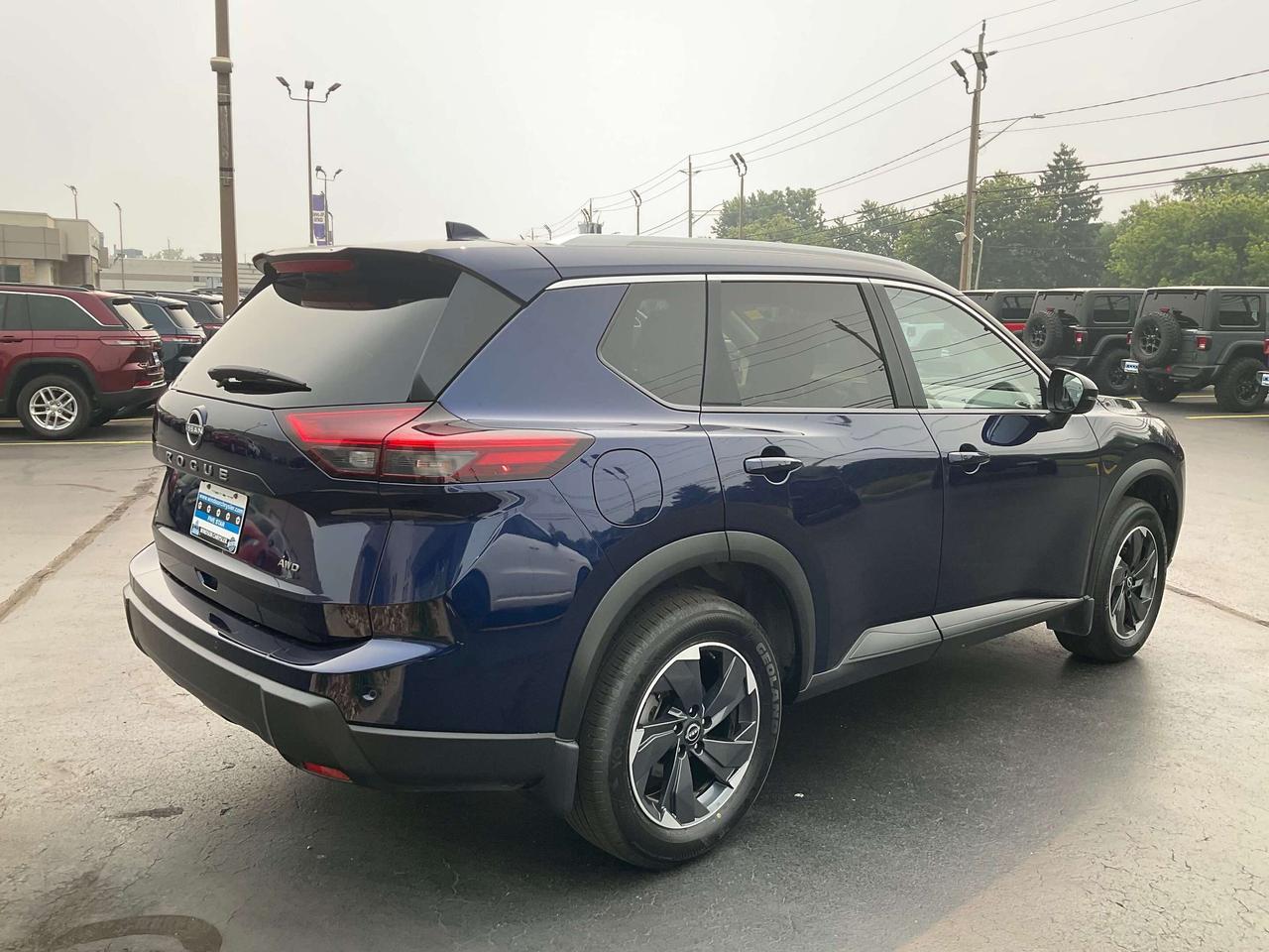 2026 Nissan Rogue LEATHER / HEATED SEATS / TERRAIN SELECT Photo